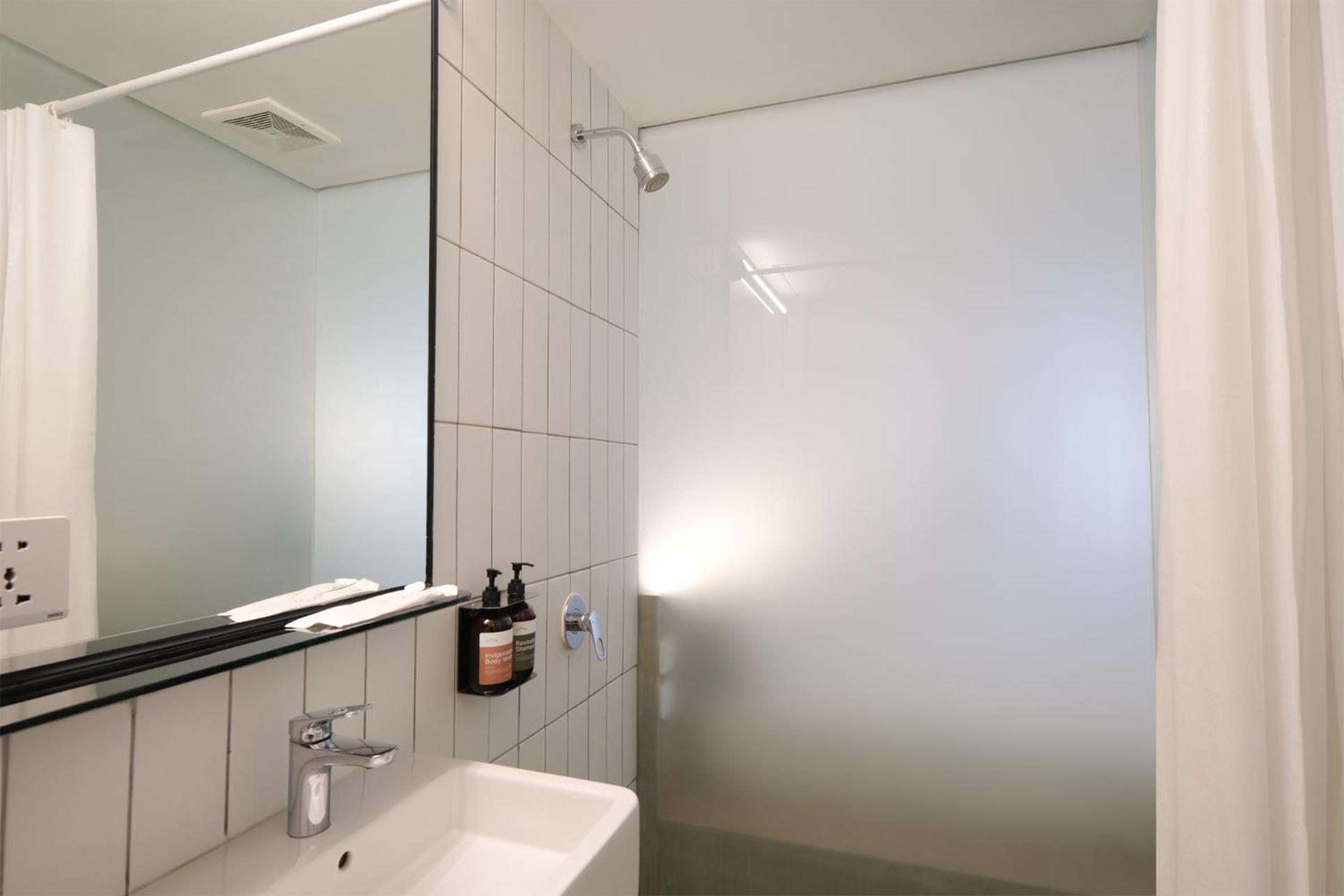 Teduh Simatupang Hotel Jakarta Szoba fotó