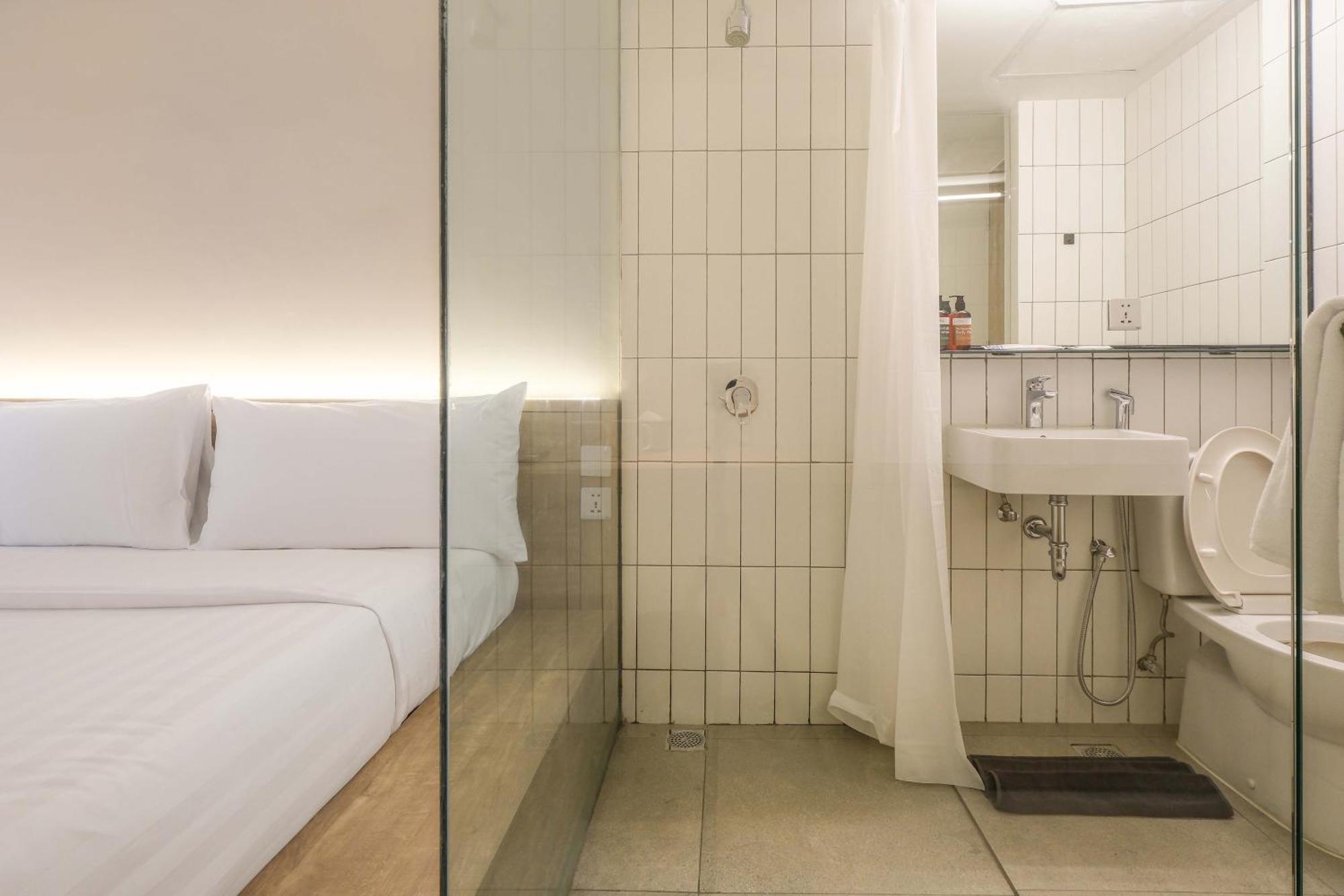 Teduh Simatupang Hotel Jakarta Szoba fotó